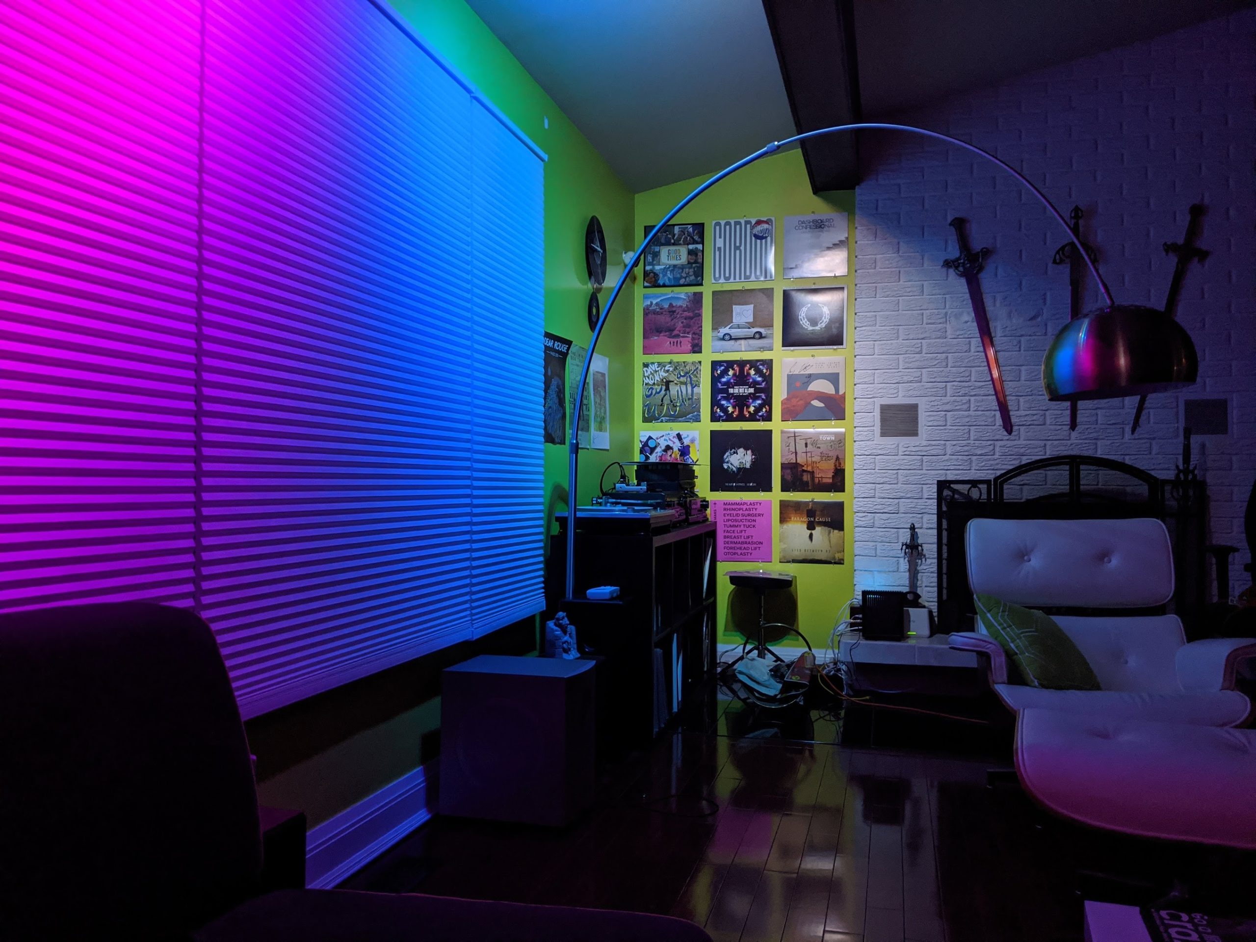 Lounge corner with vinyl display